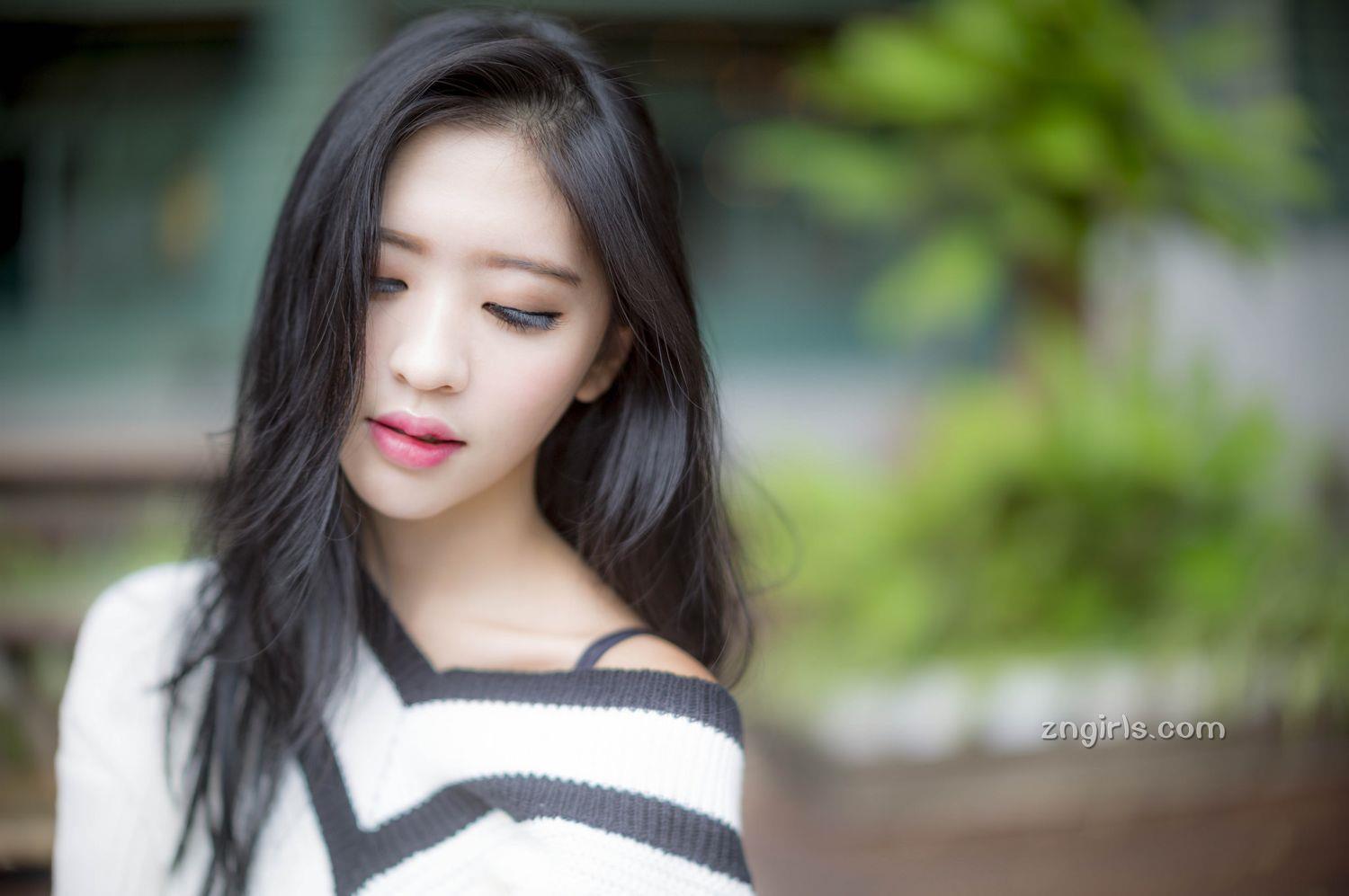 张安琪- 成熟女人写真之酥肩半露