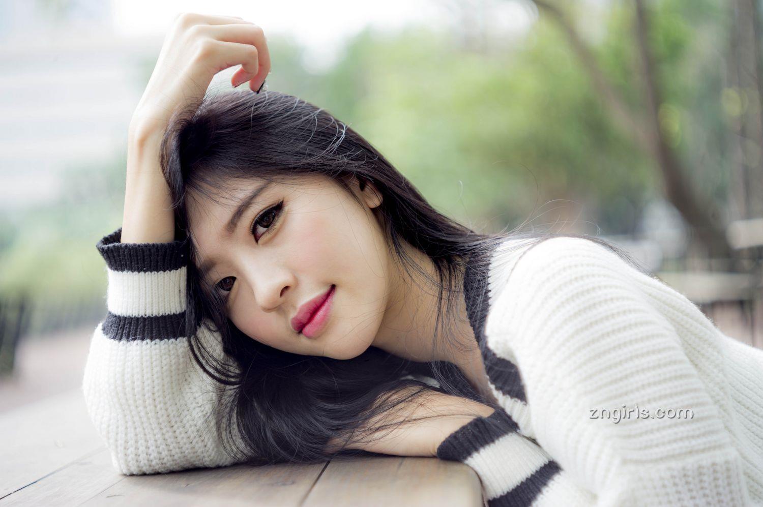 张安琪- 成熟女人写真之酥肩半露