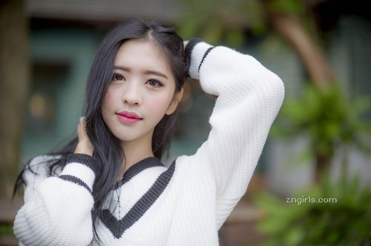 张安琪- 成熟女人写真之酥肩半露