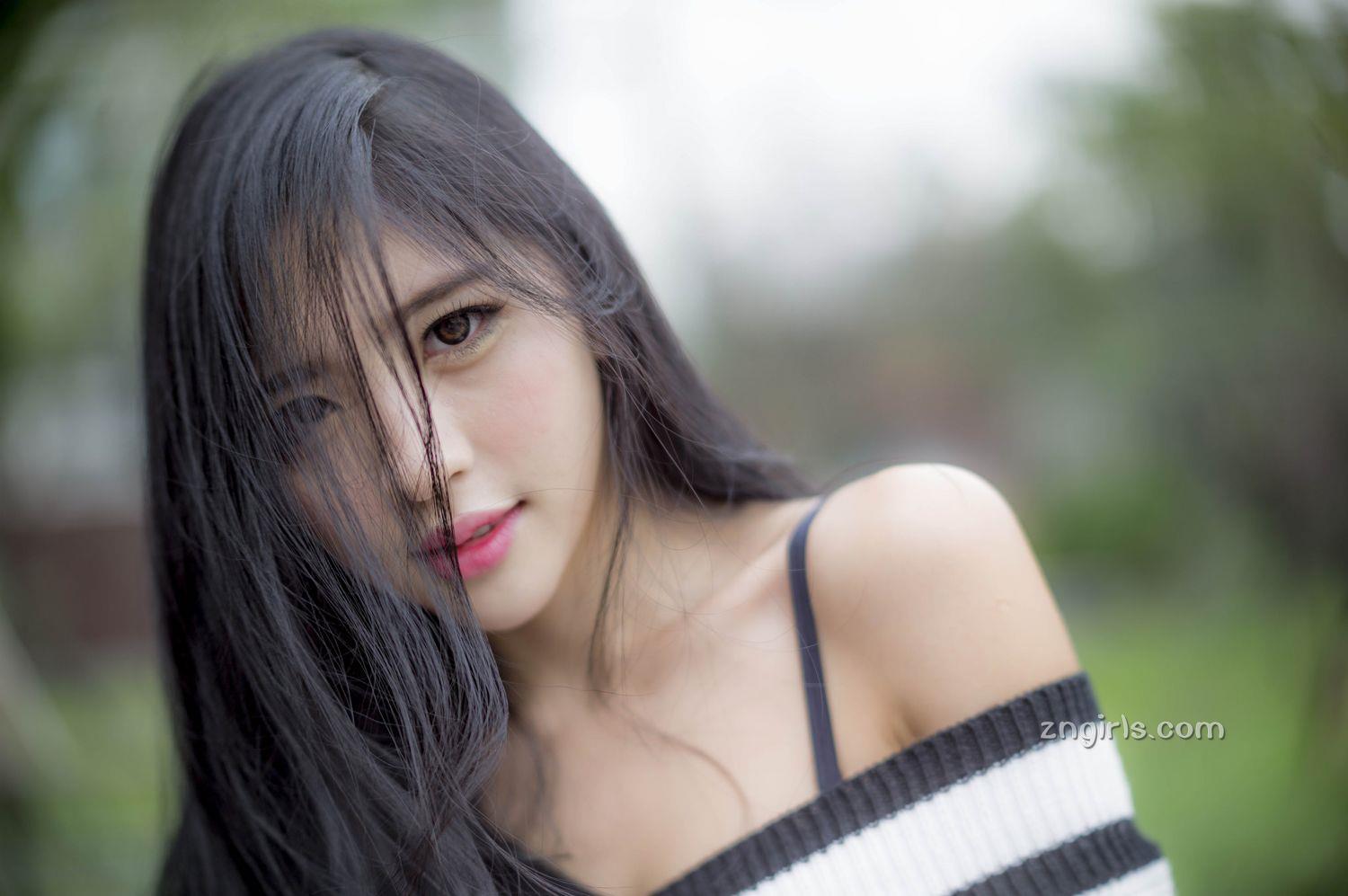 张安琪- 成熟女人写真之酥肩半露