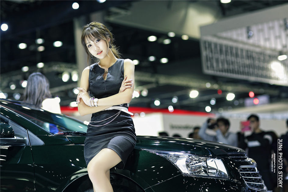 2015韩国车展 靓丽车模赵曹晁