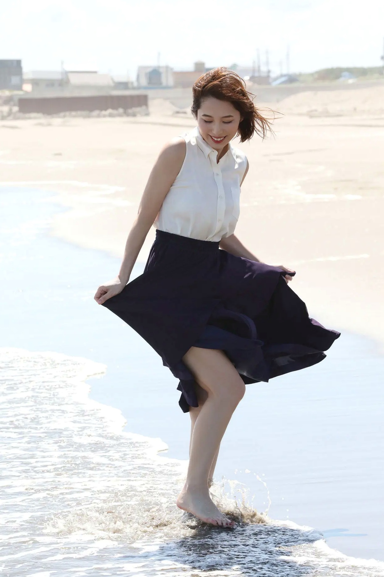 塩地美澄 - 日本一のフェロモン美女アナ与官能之旅:性感内衣与浴室湿身私房写真