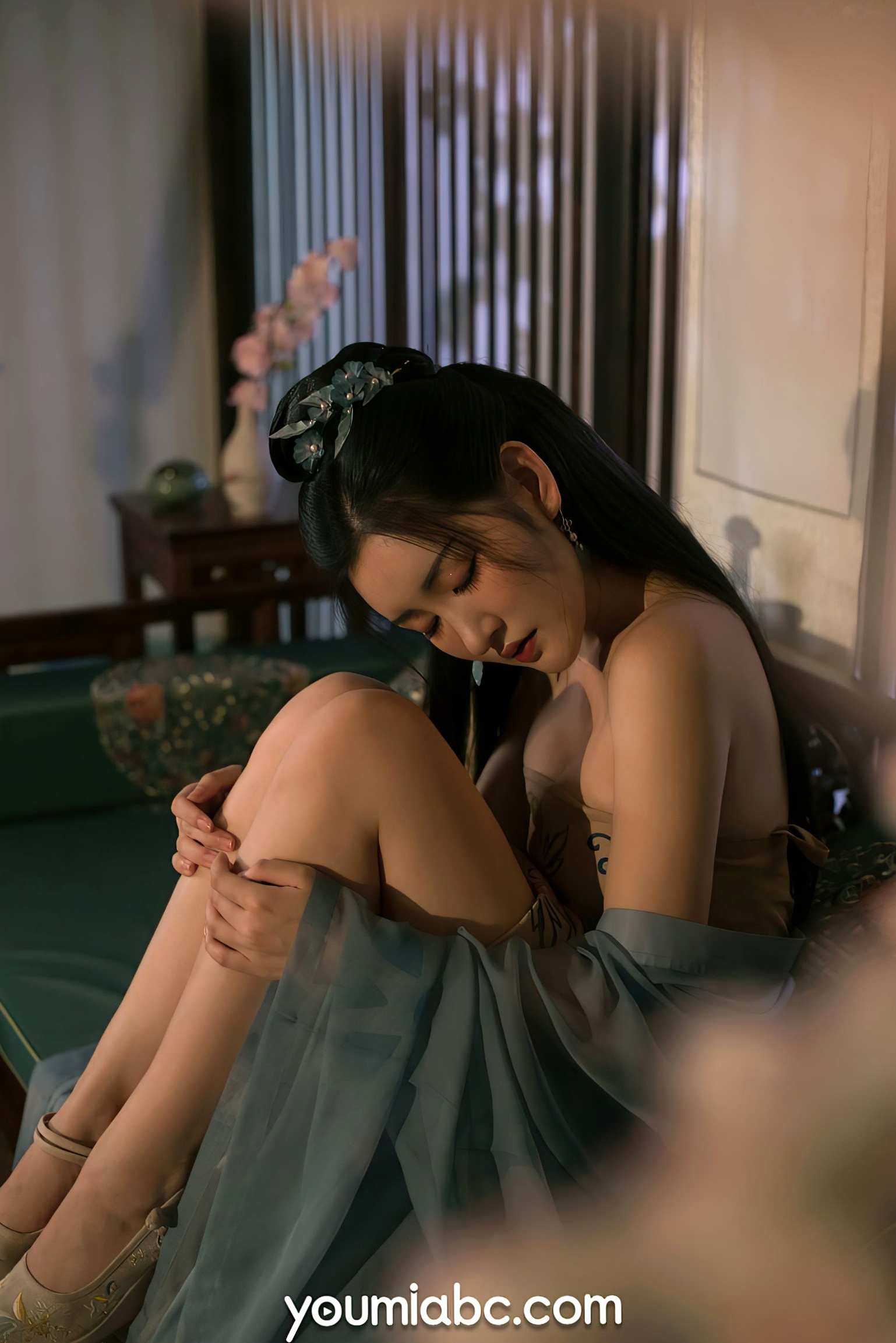 YouMi尤蜜沈梦瑶《琵琶行》古风写真,精致古典抹胸造型,尽显绝色温婉东方韵味大片