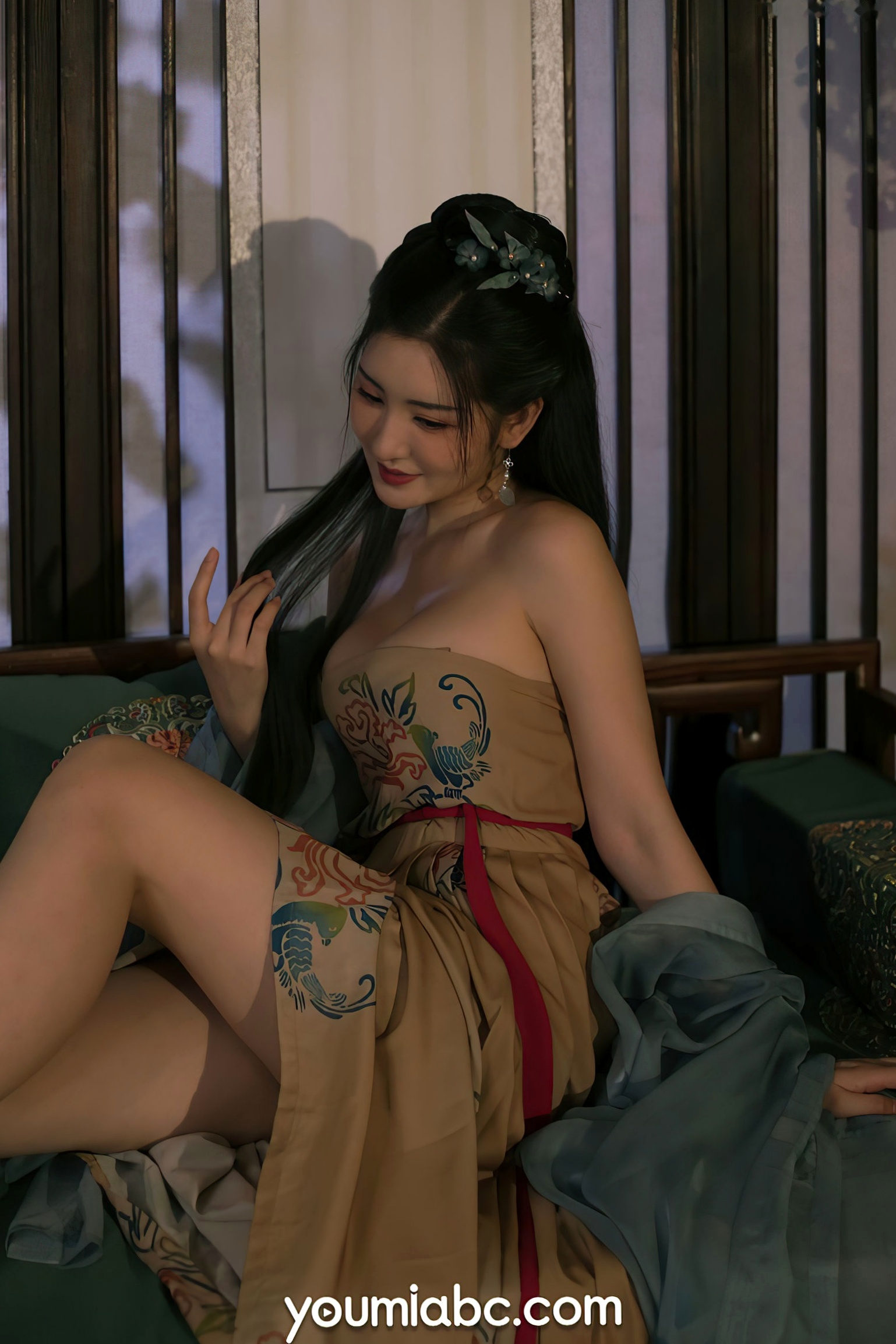 YouMi尤蜜沈梦瑶《琵琶行》古风写真,精致古典抹胸造型,尽显绝色温婉东方韵味大片