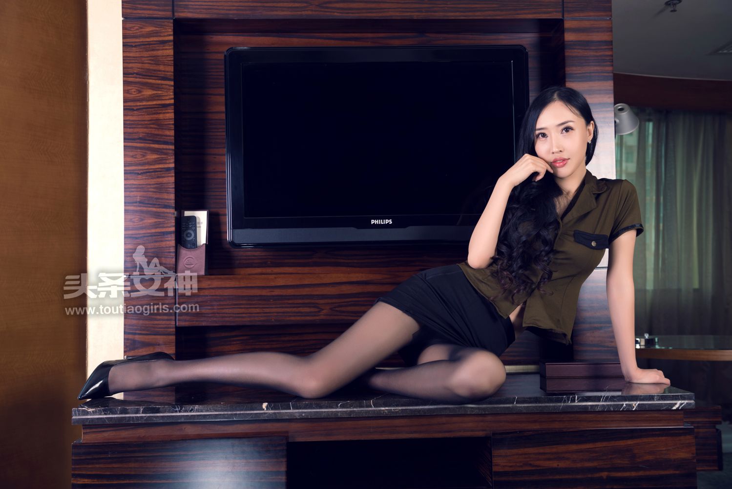 御姐气质余心曼 英姿飒爽黑丝诱惑