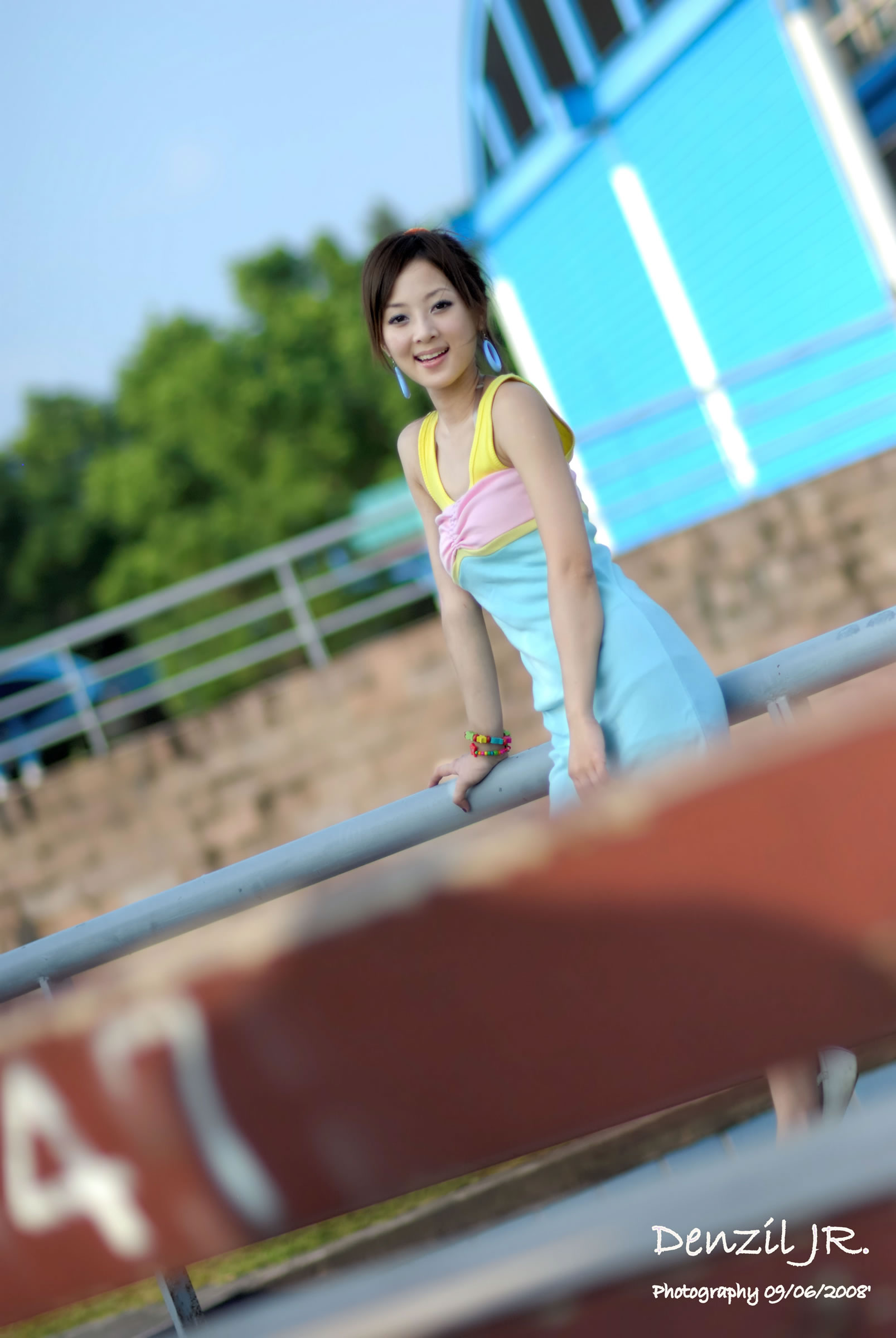 台湾清纯美女果子MM张凯洁@水族馆公园外拍