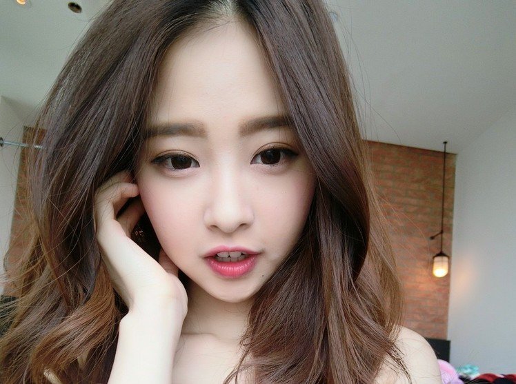 Hana Lin 娃娃脸正妹可爱的外表有著惊人美胸