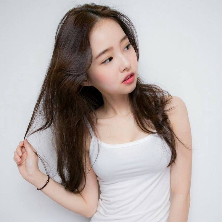 Hana Lin 娃娃脸正妹可爱的外表有著惊人美胸