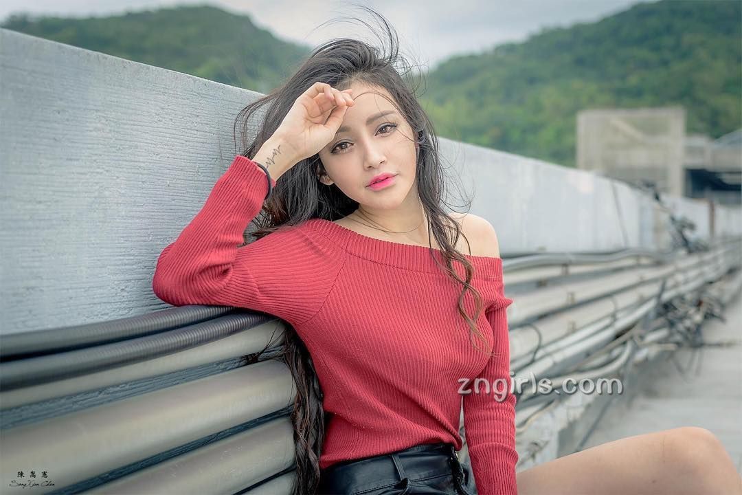 台湾超正妹Avril艾葳 长腿美胸私房照分享