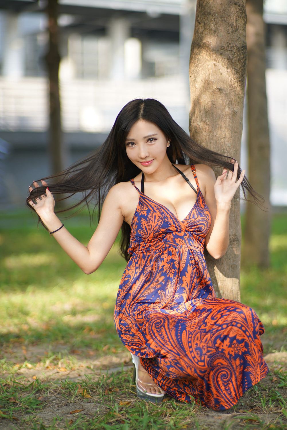 赵芸- 成熟女人写真之桔花吊带