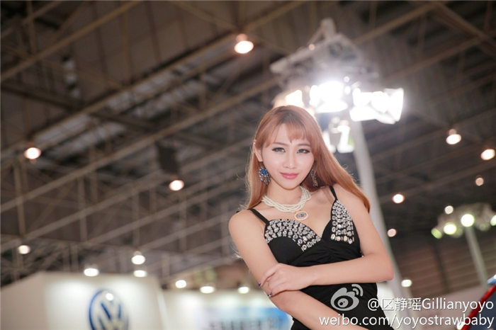 区静瑶 车展性感自拍图片