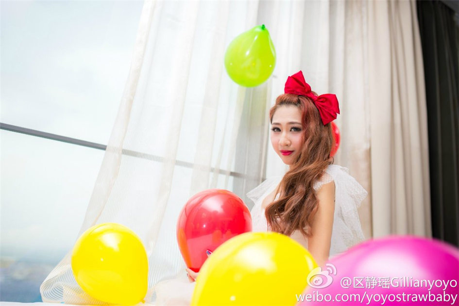 区静瑶 美女车模展台性感美图