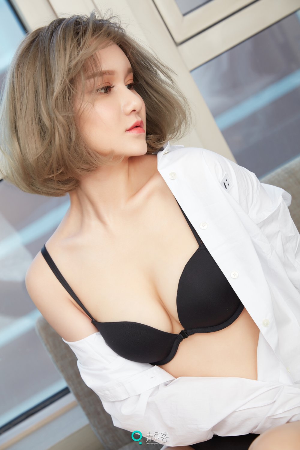 混血美女Mary 冷艳内衣翘臀写真