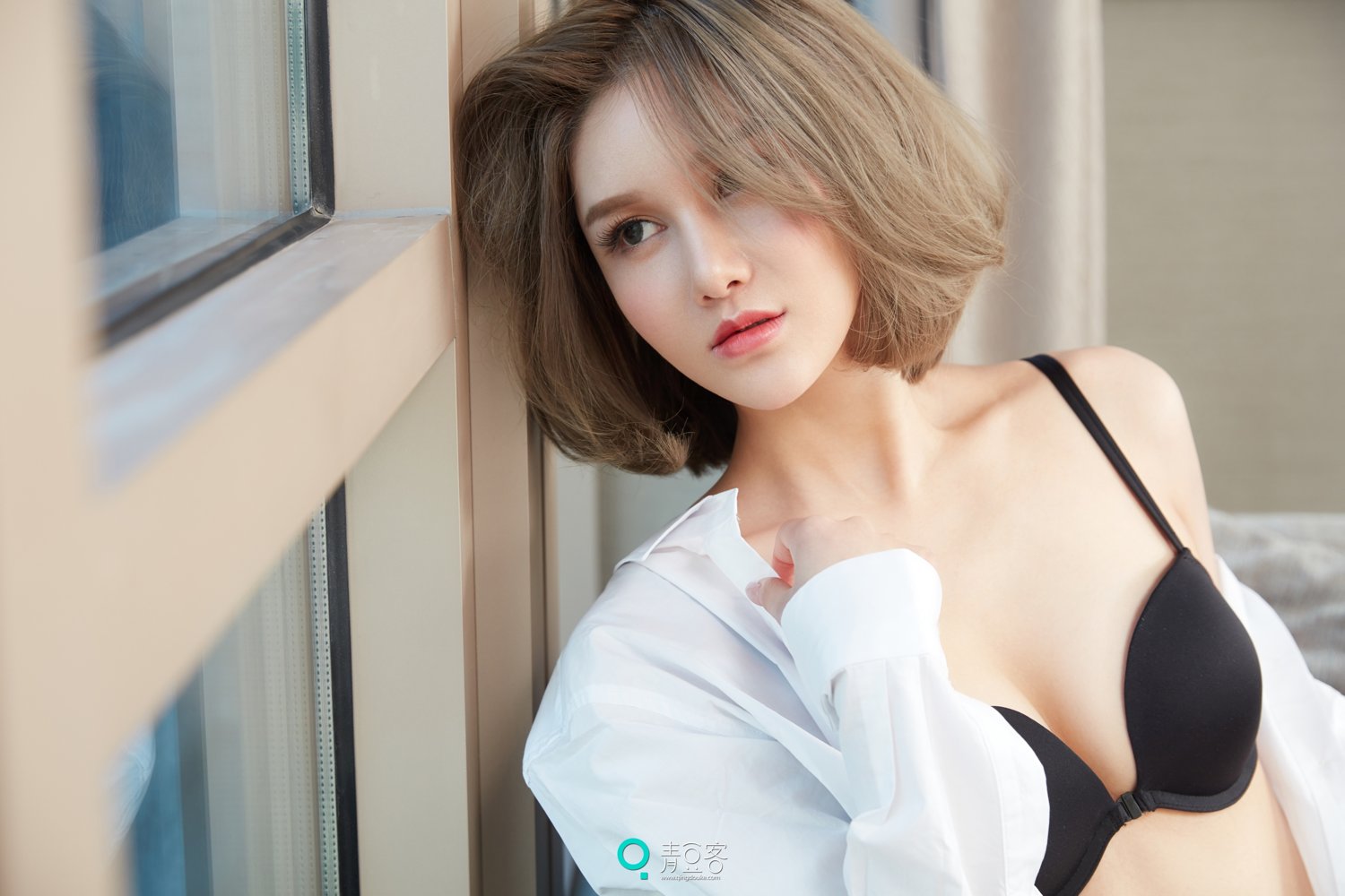混血美女Mary 冷艳内衣翘臀写真