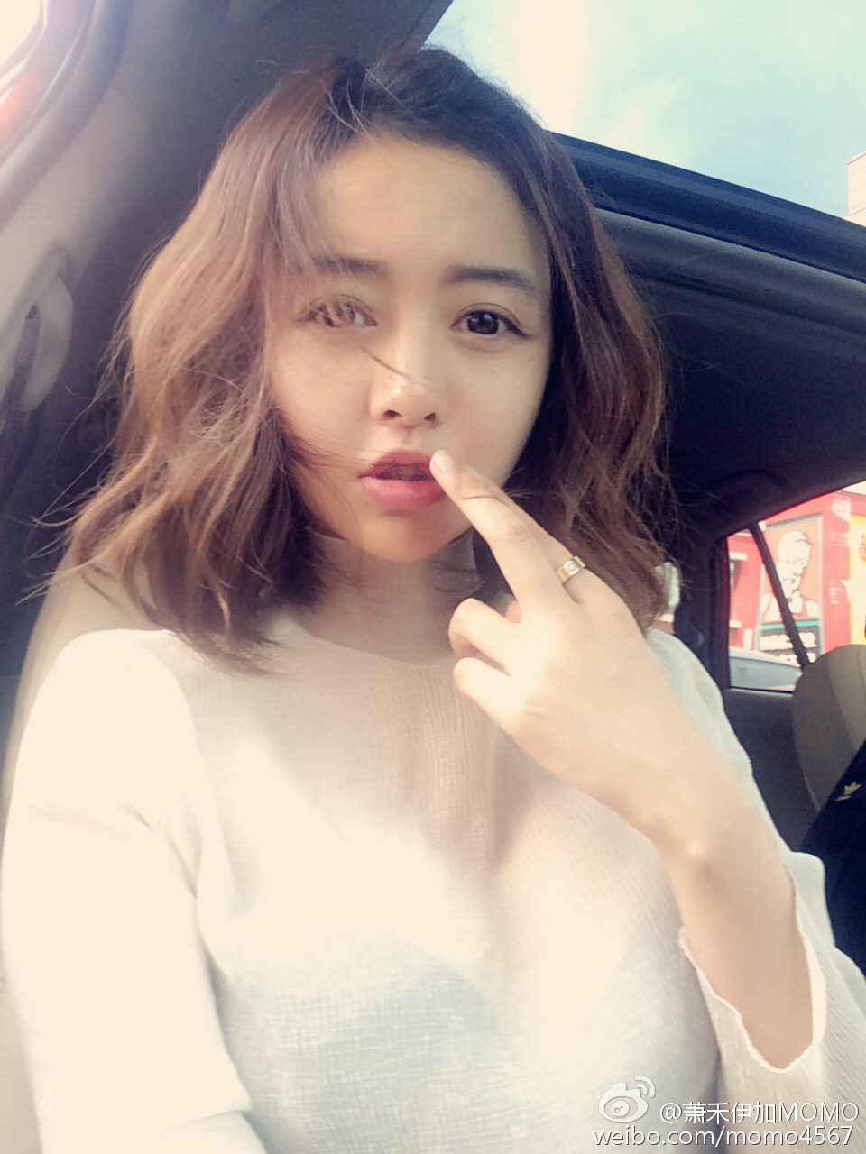 萧禾伊加MoMo 她似蜜,甜到心里的车模