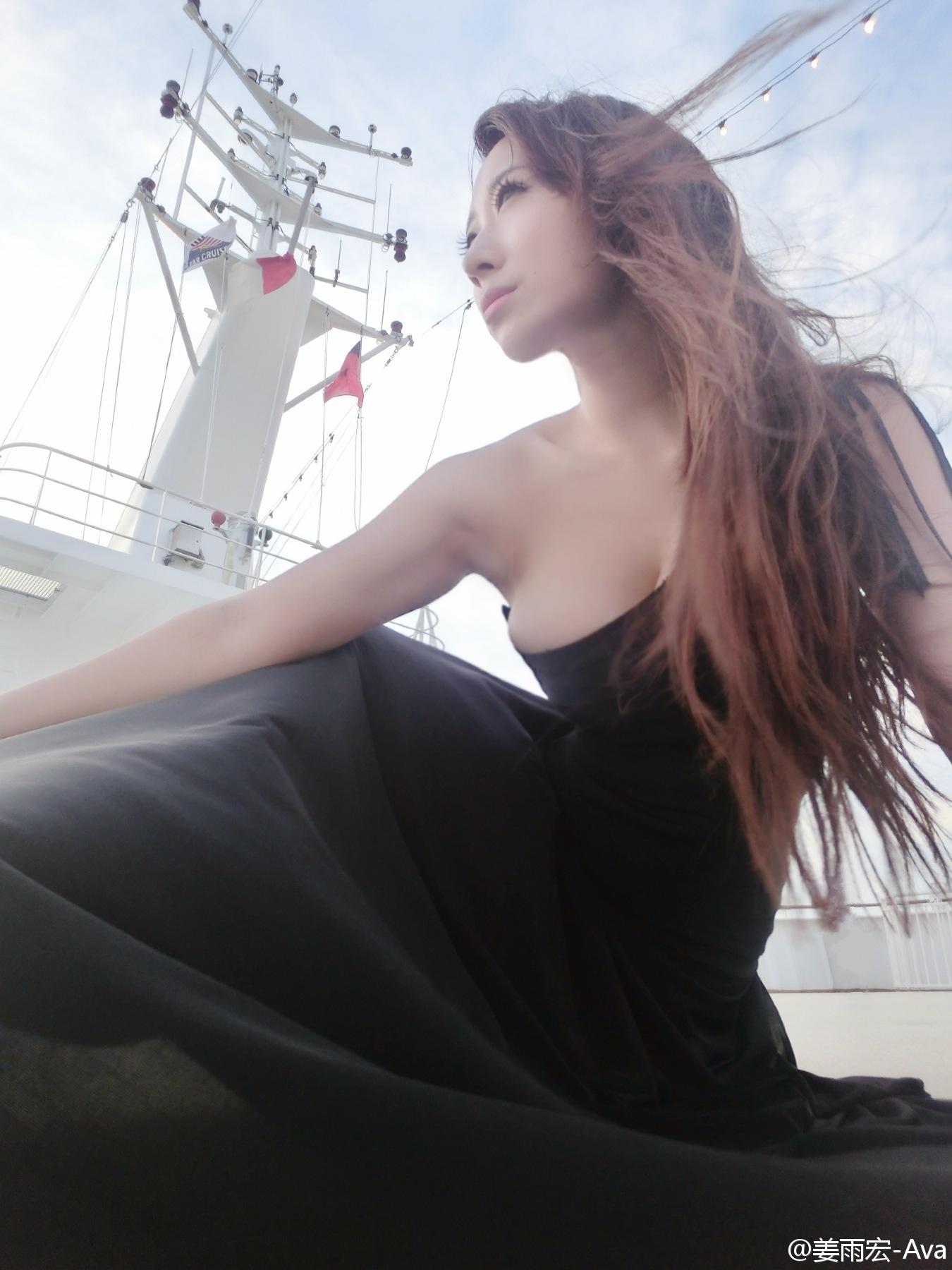 姜雨宏Ava 性感火辣比基尼美图