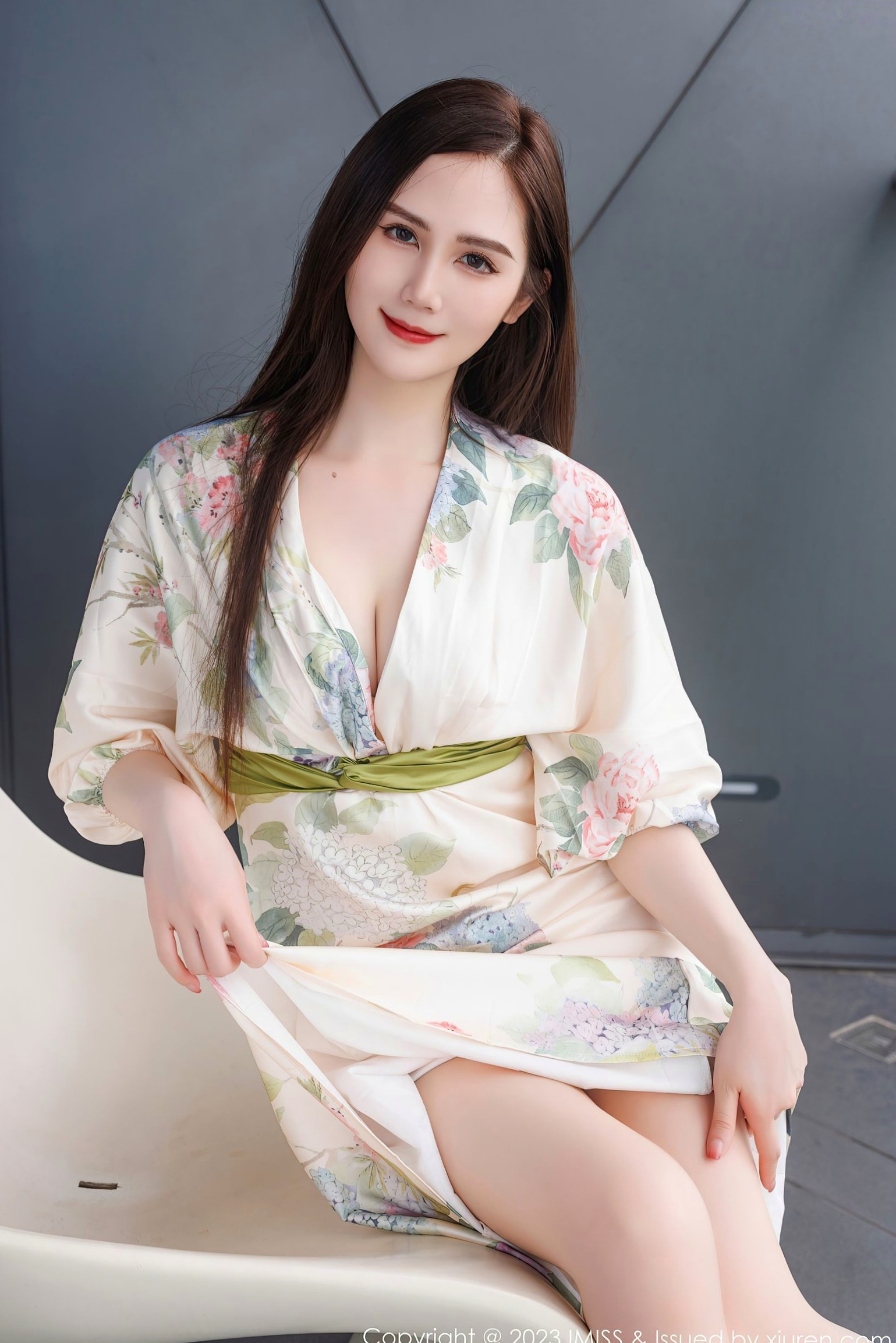 IMiss爱蜜社-745-SISY思-清新白色印花短裙私房照-气质女神性感诱惑丝袜大尺度套图-2023.08.28