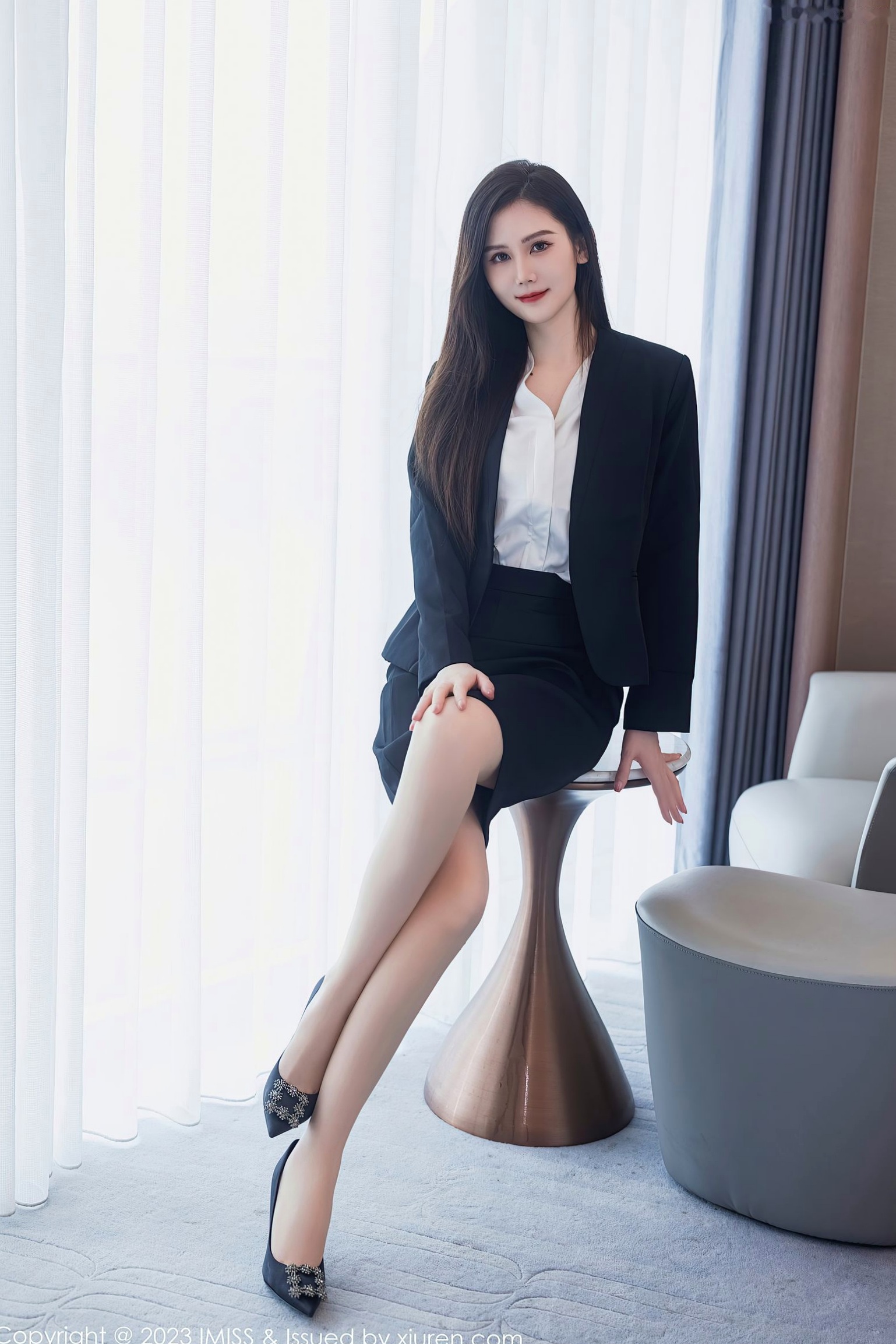 IMiss爱蜜社739期:SISY思,职场OL知性魅力与纯白内衣私房写真,演绎优雅制服诱惑