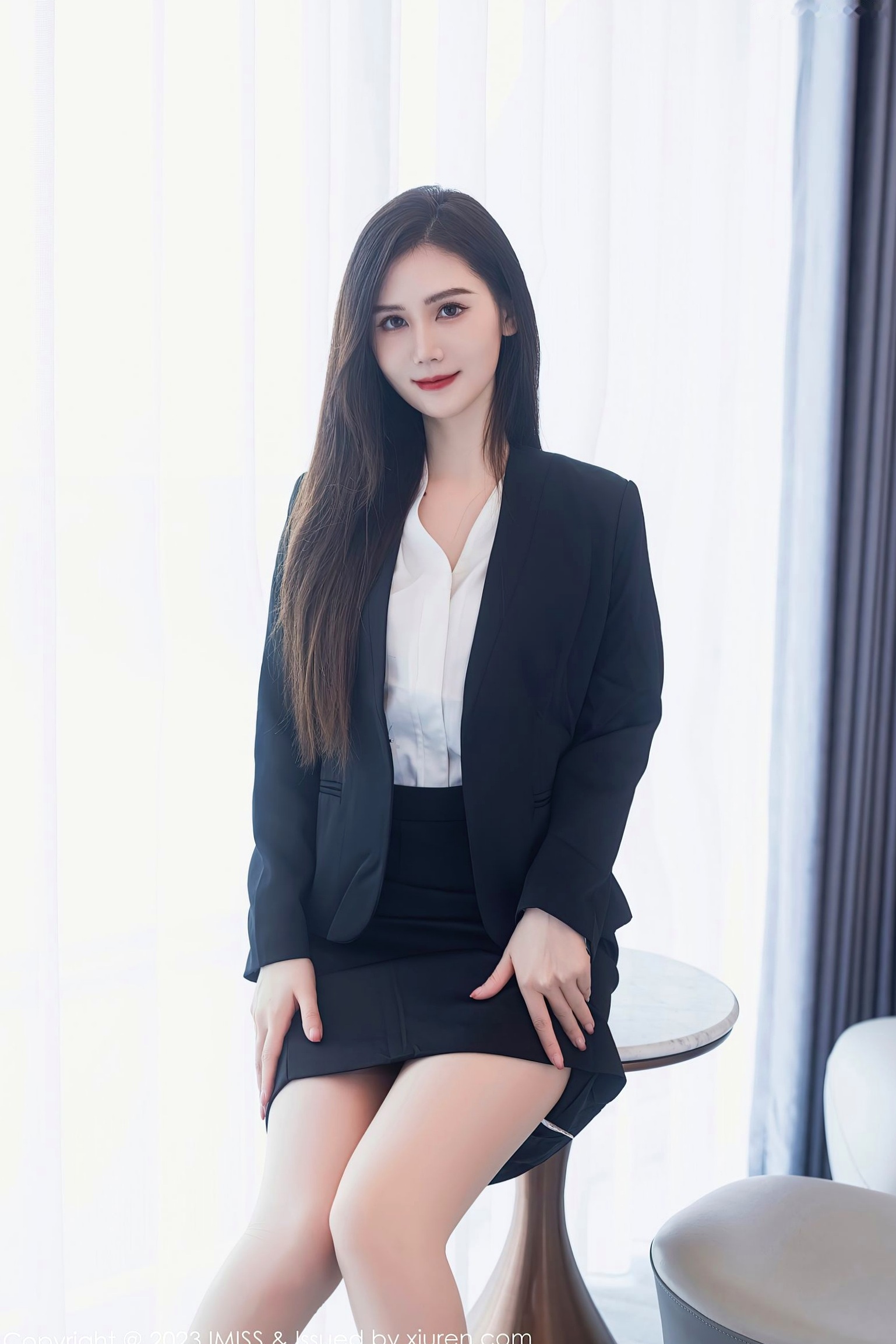 IMiss爱蜜社739期:SISY思,职场OL知性魅力与纯白内衣私房写真,演绎优雅制服诱惑