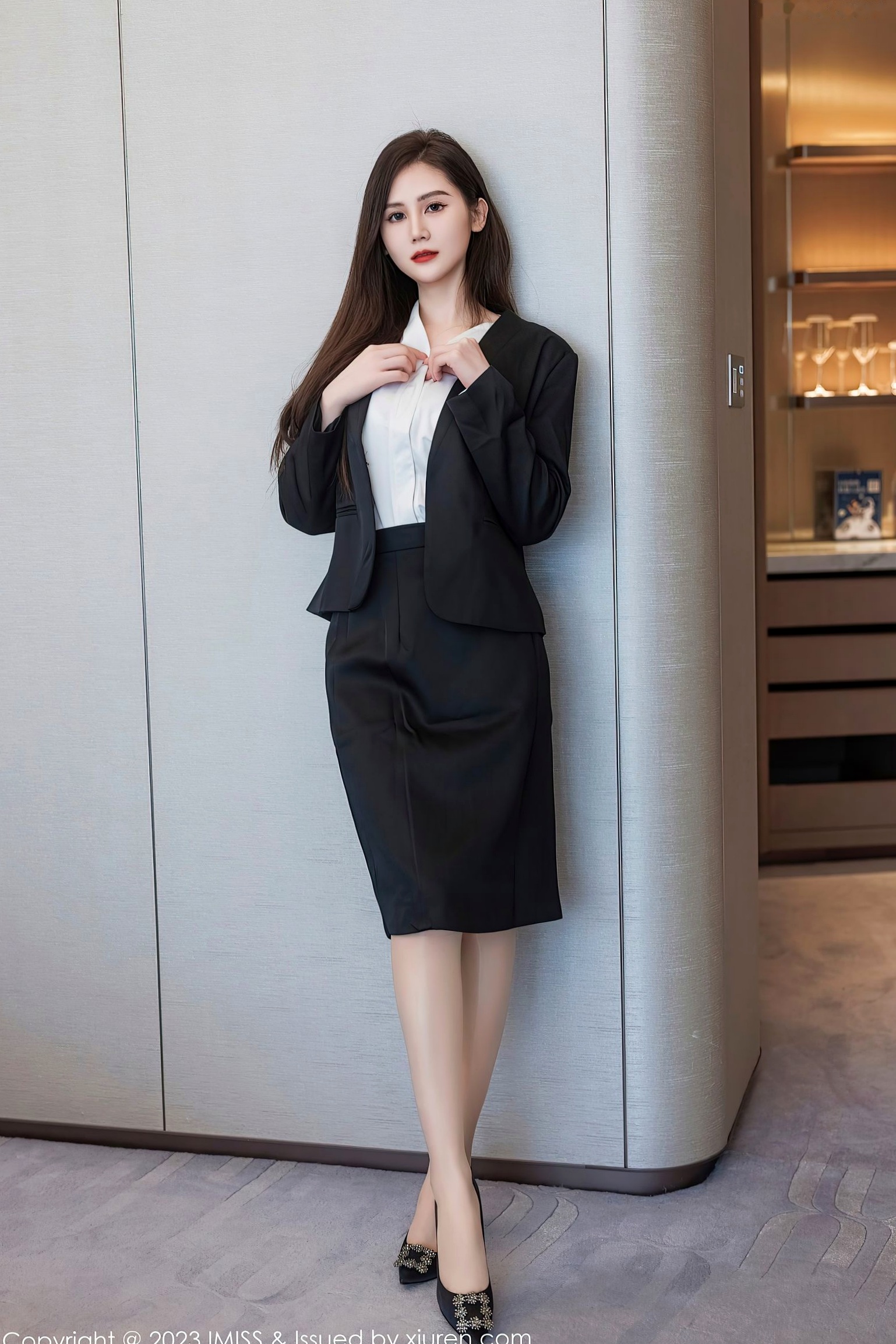 IMiss爱蜜社739期:SISY思,职场OL知性魅力与纯白内衣私房写真,演绎优雅制服诱惑