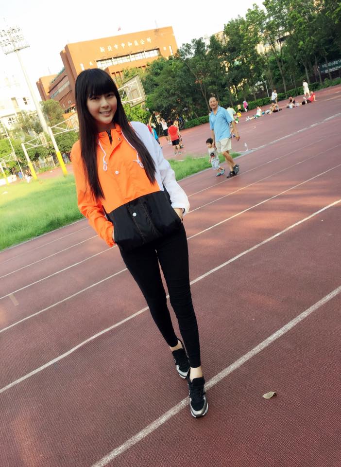 黄沐妍(小猪) 比基尼大秀养眼美胸超抢镜!