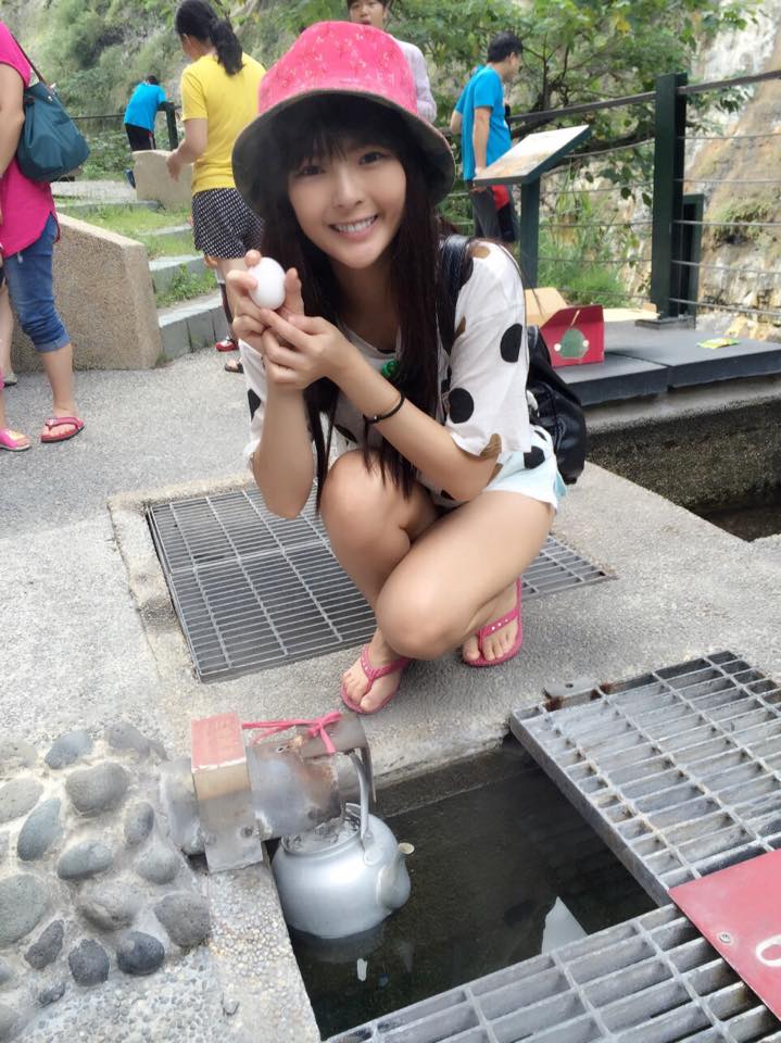 黄沐妍(小猪) 比基尼大秀养眼美胸超抢镜!