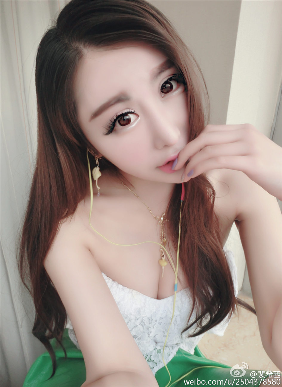 裴希西 大奶美女感自拍美图