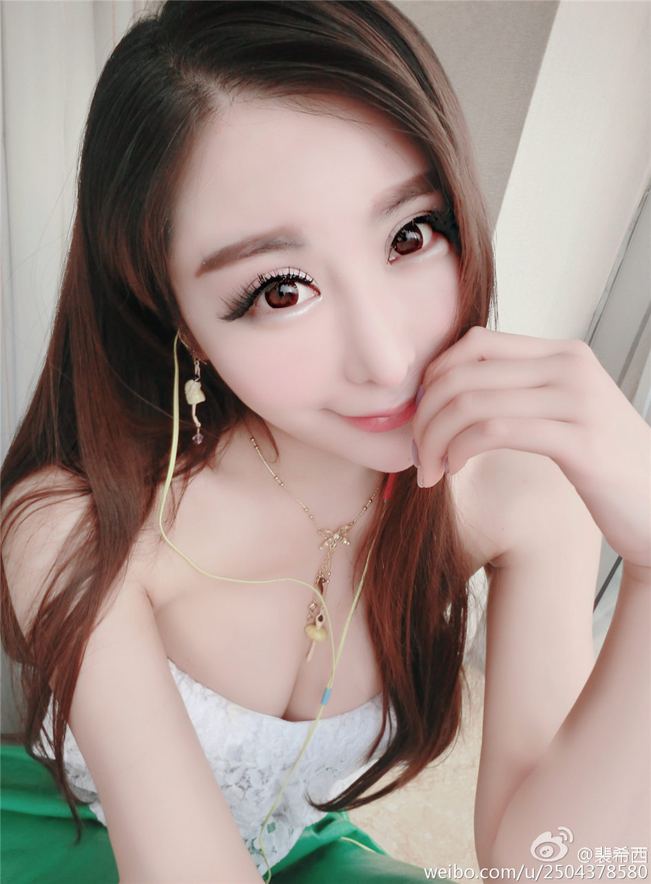 裴希西 大奶美女感自拍美图