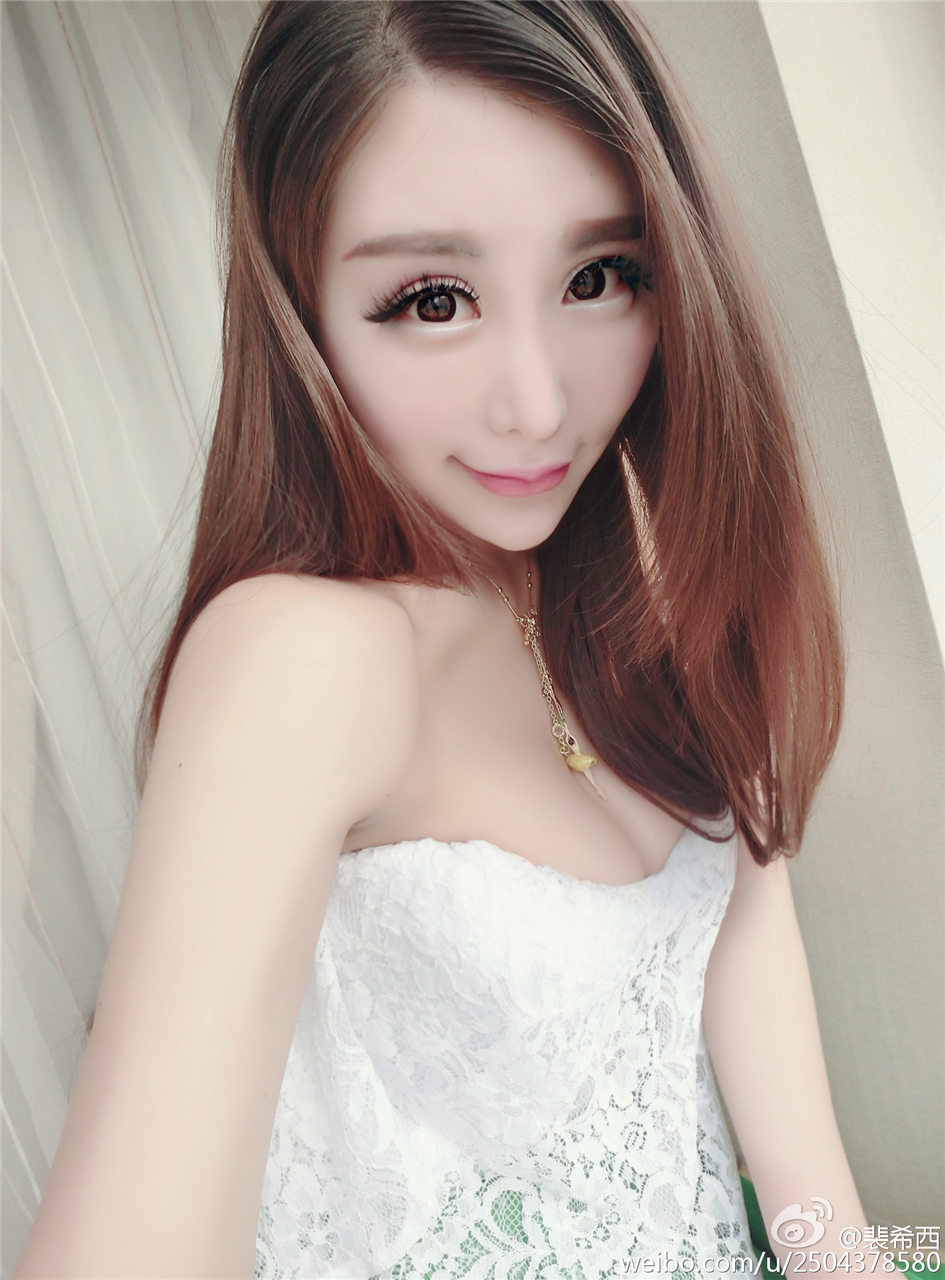 裴希西 大奶美女感自拍美图