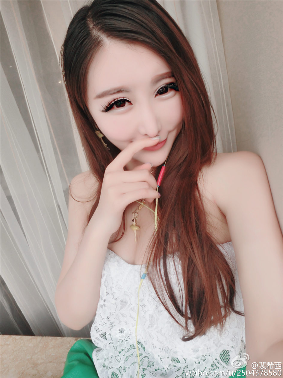 裴希西 大奶美女感自拍美图