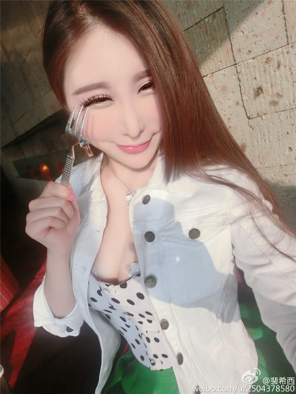 裴希西 大奶美女感自拍美图