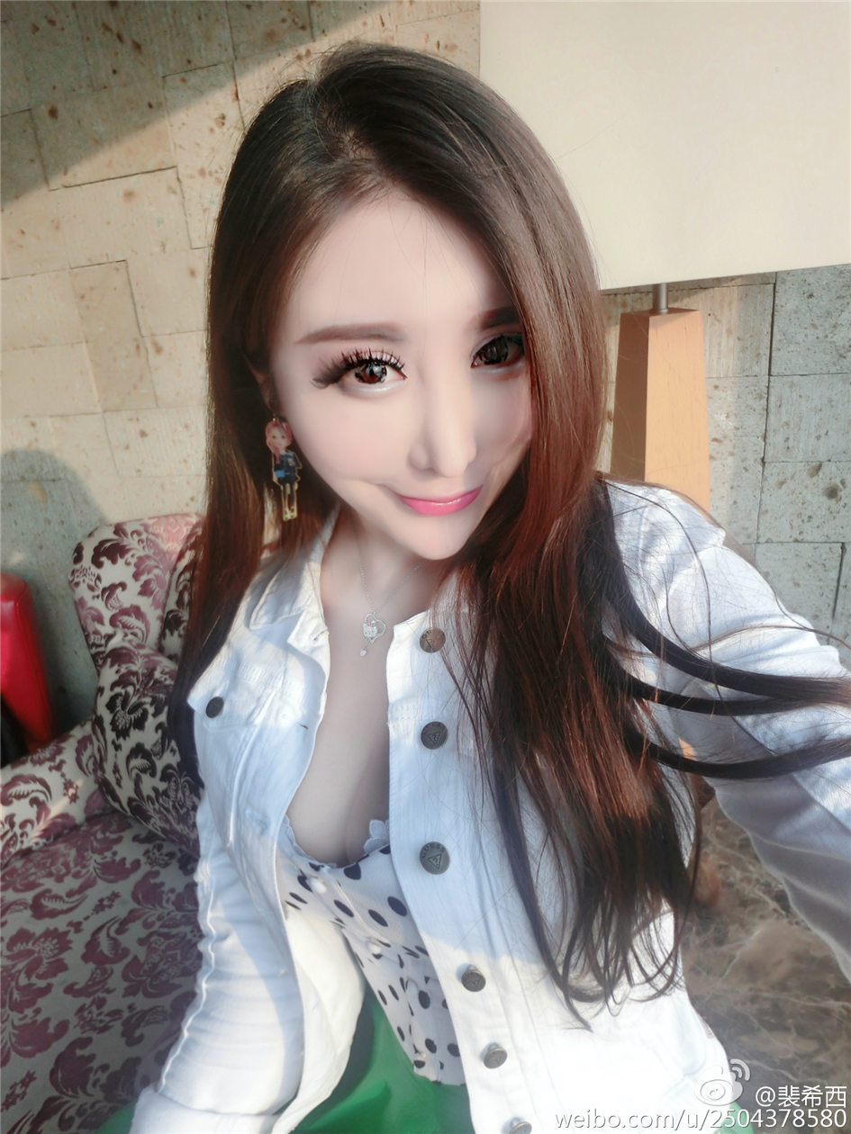 裴希西 大奶美女感自拍美图