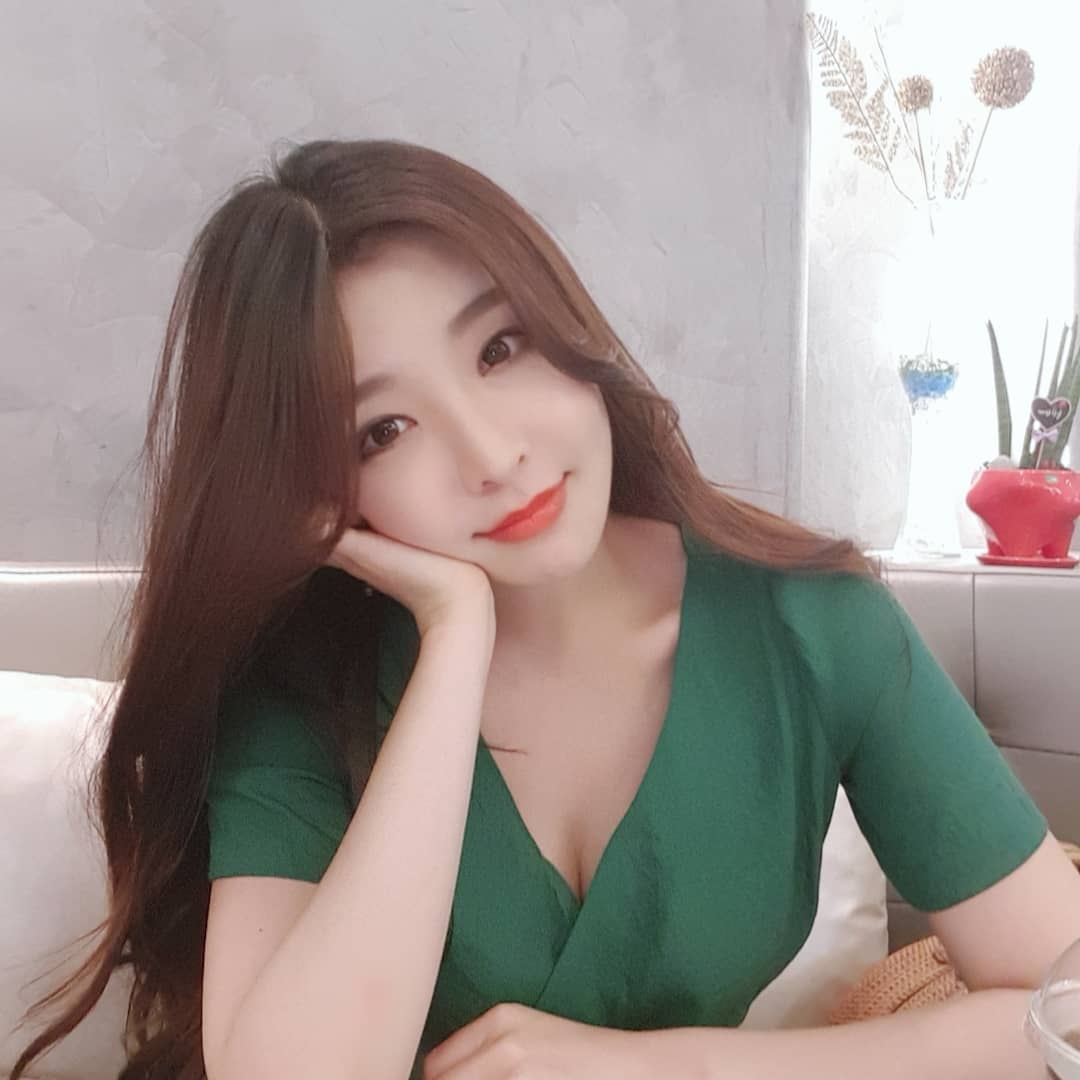 韩国正妹「朴贤书」BJ女主播的泰国行又性感又清凉