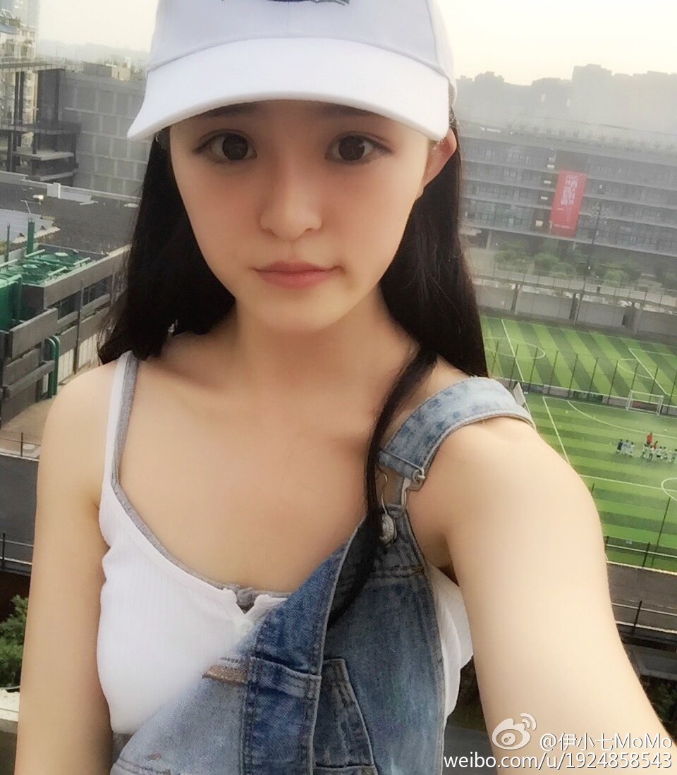 伊小七MoMo 清新养眼萝莉私房照诱惑写真图