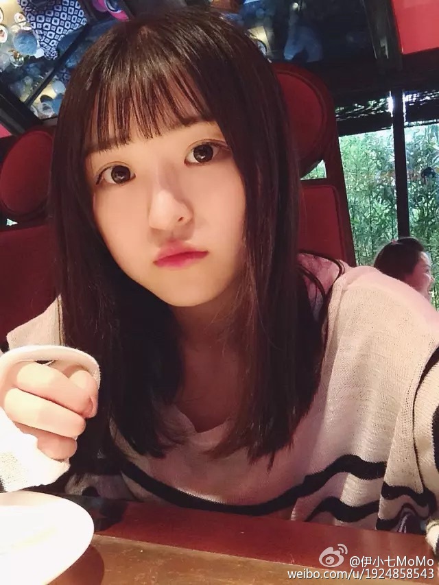 伊小七MoMo 清新养眼萝莉私房照诱惑写真图