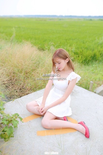 陈雨涵Cc 胸器逼人的美女私房照诱惑写真图