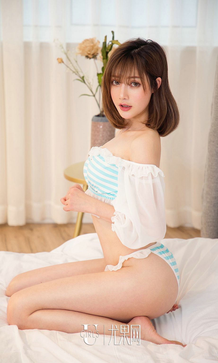 元气满满的奶茶Emily 马卡龙色少女比基尼