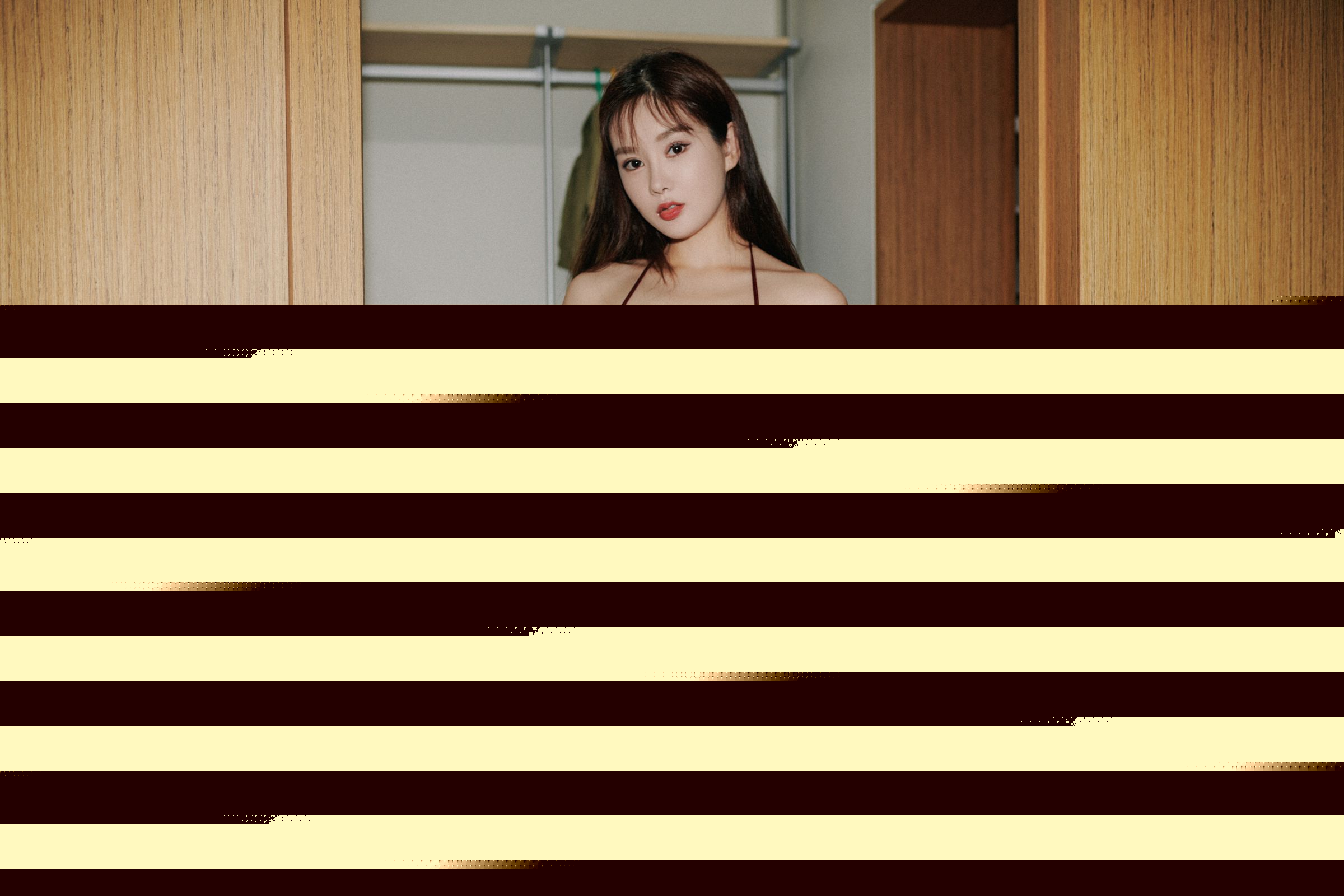 欧派女神易阳Silvia 红色吊带湛蓝比基尼