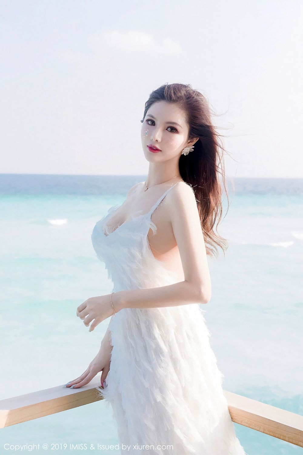 气质女神若彤boomboom 湛蓝海天下娇躯唯美