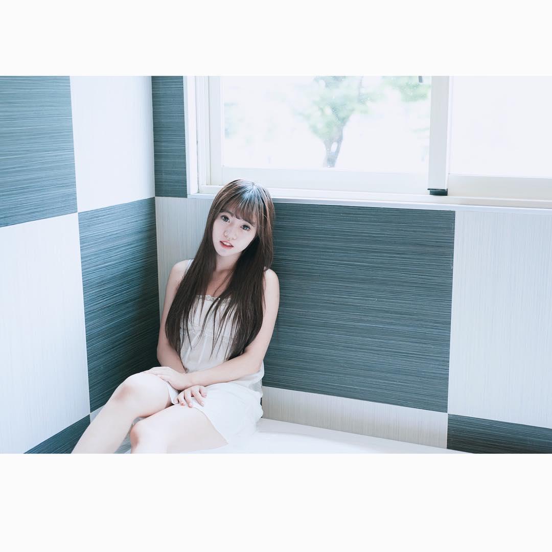 金融界小只马太抢眼 肤白貌美还事业心强