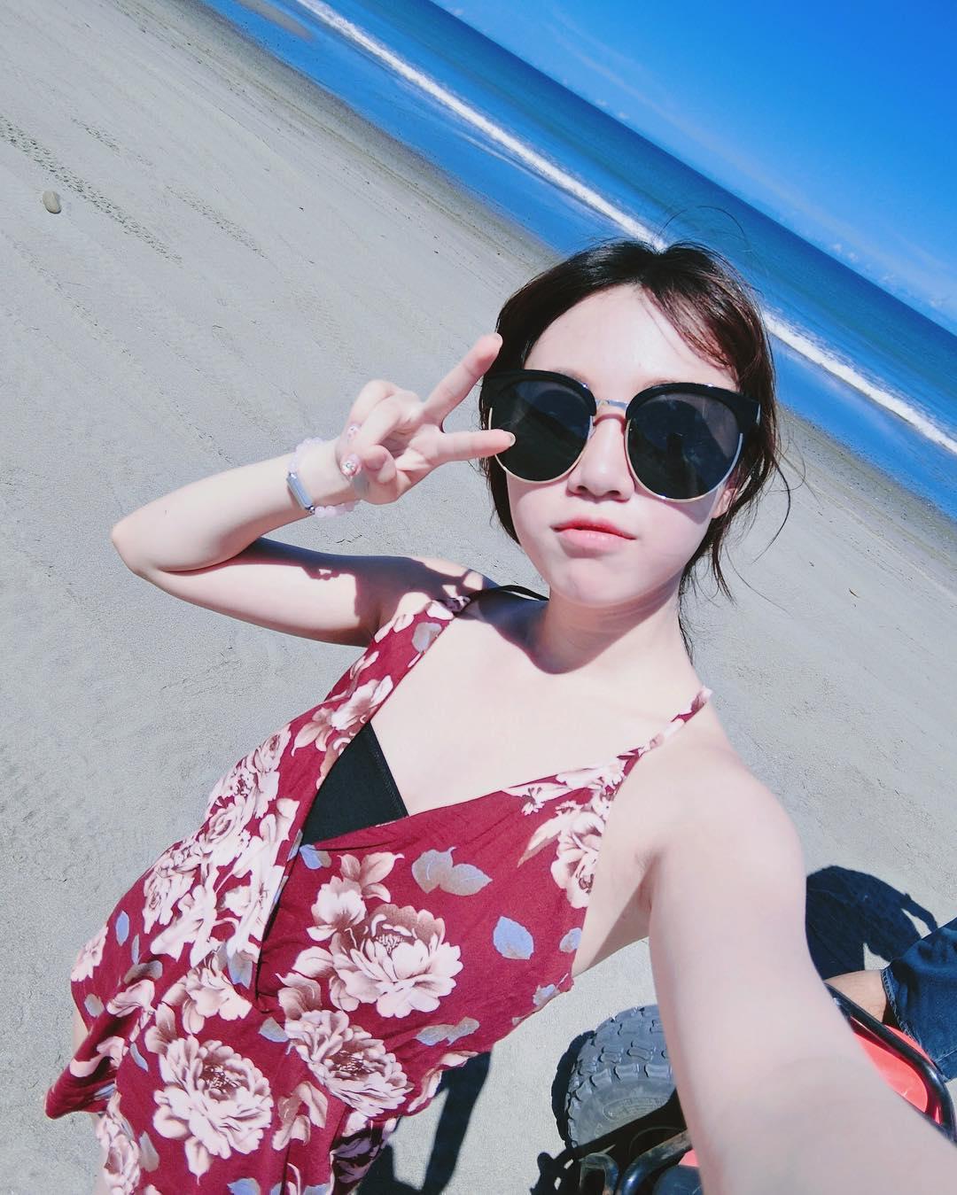 金融界小只马太抢眼 肤白貌美还事业心强