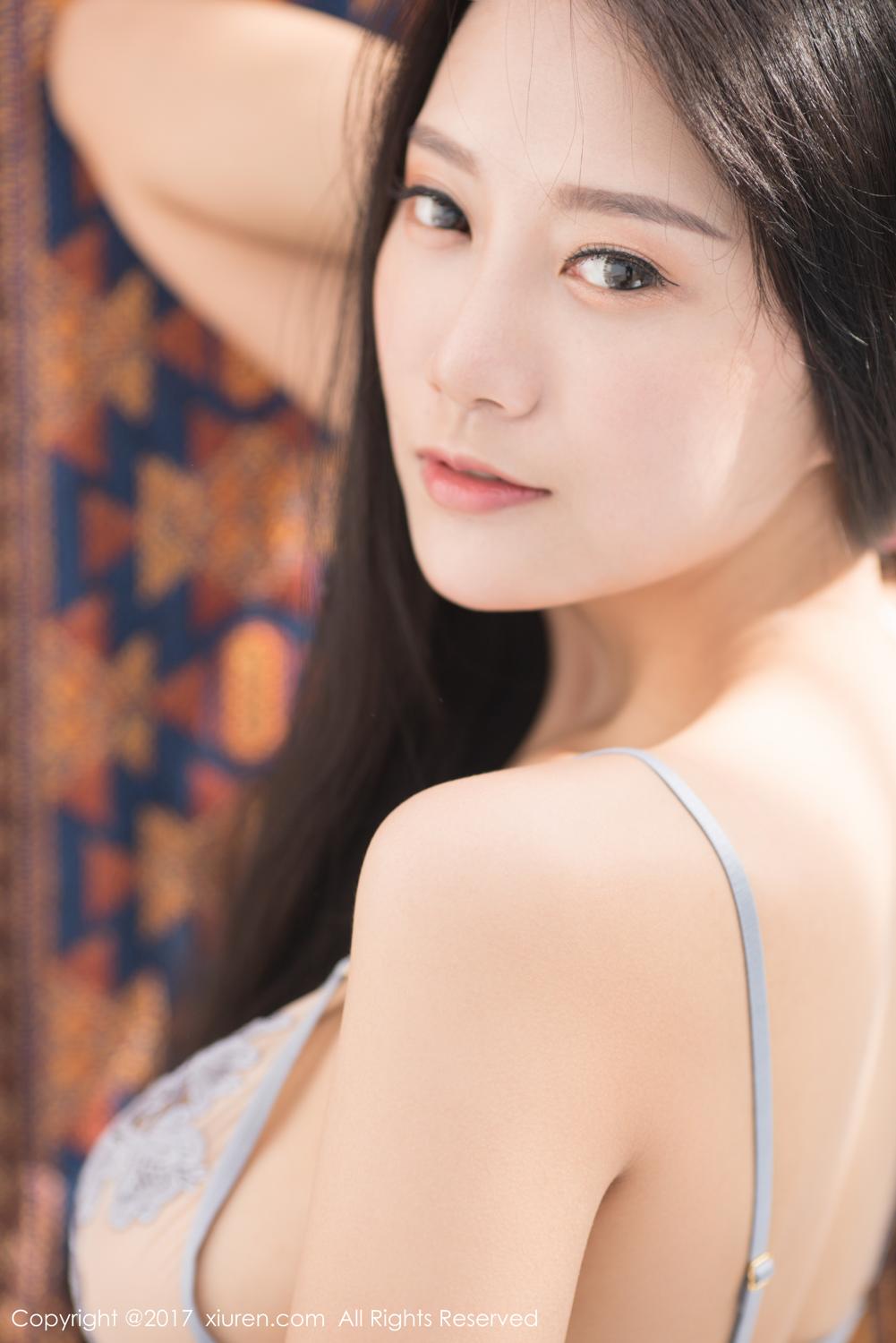 山城美人李猩一 镂花内衣完美曲线
