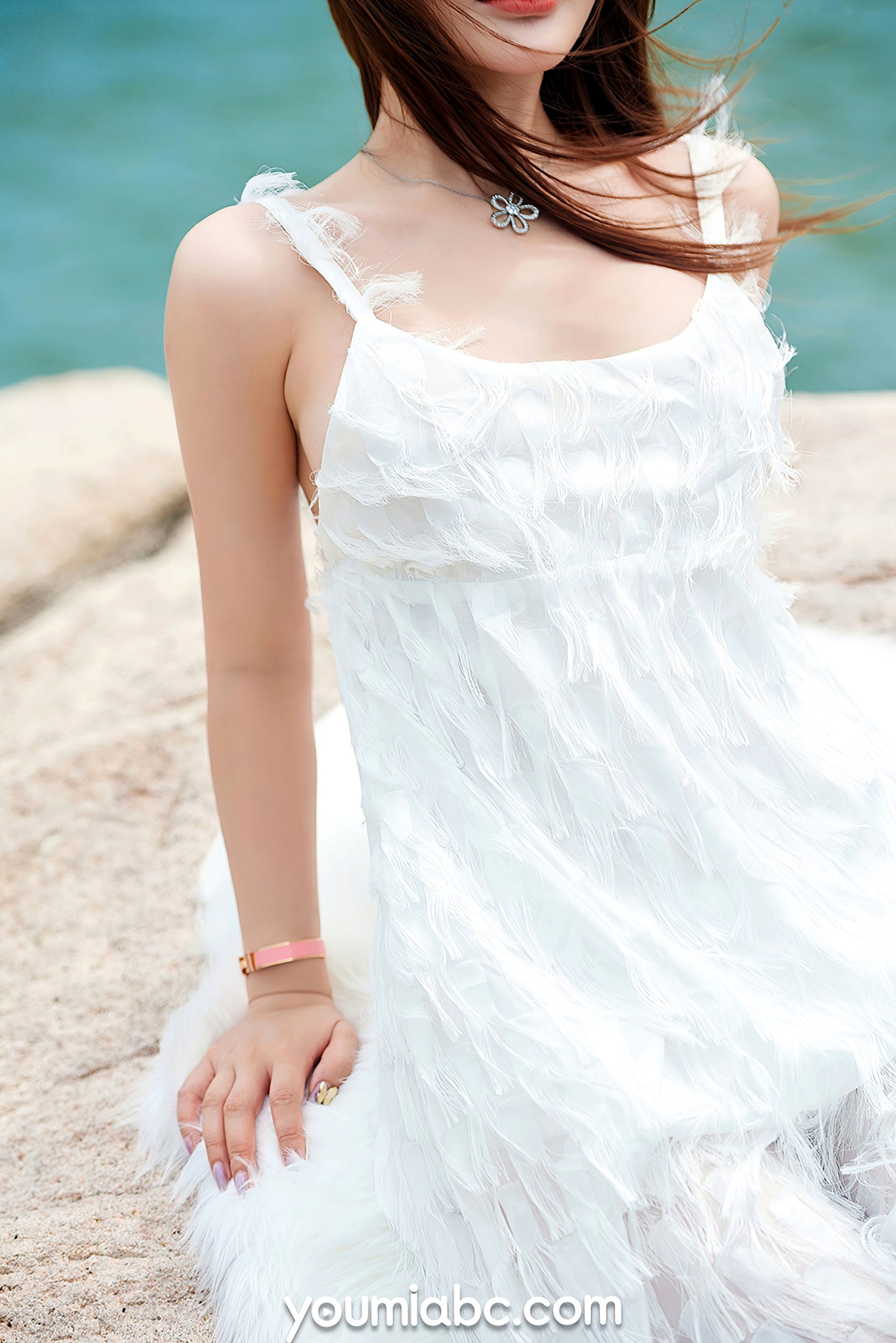 YouMi尤蜜-陈宇曦《季夏流光》泳池比基尼与海滩清凉度假私房写真-无圣光大尺度