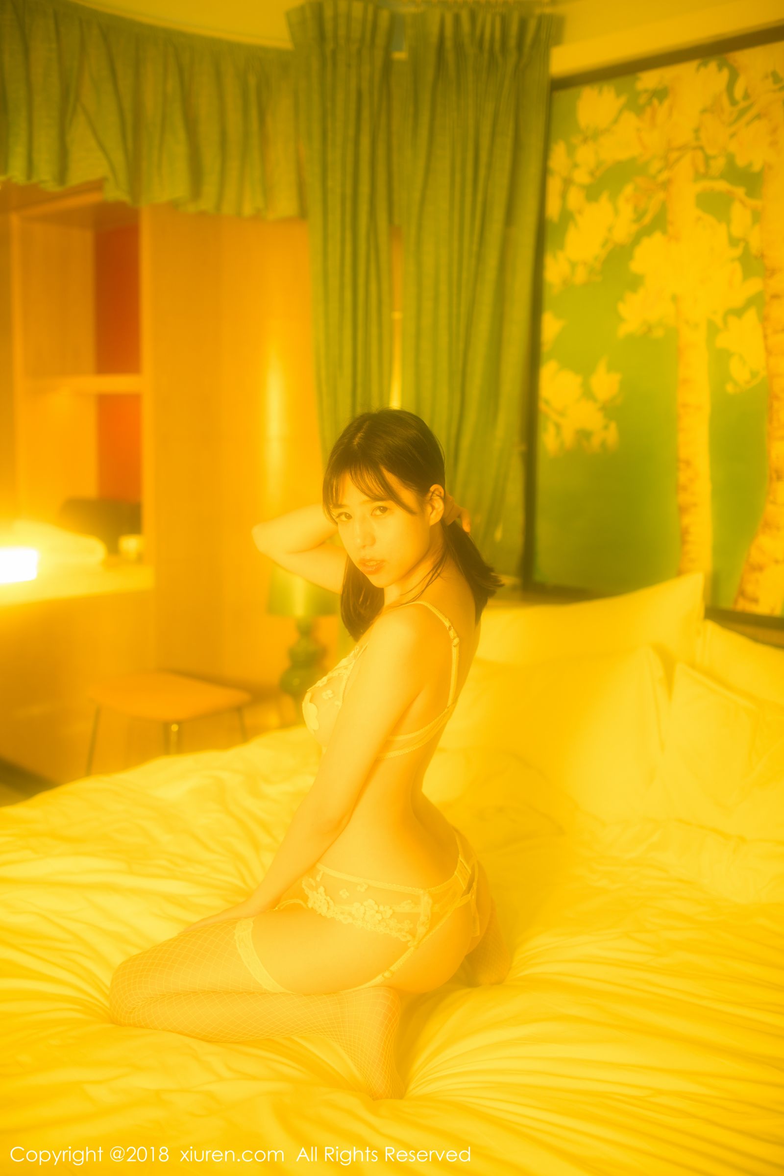 最佳女友艾栗栗 性感私房撩人姿势