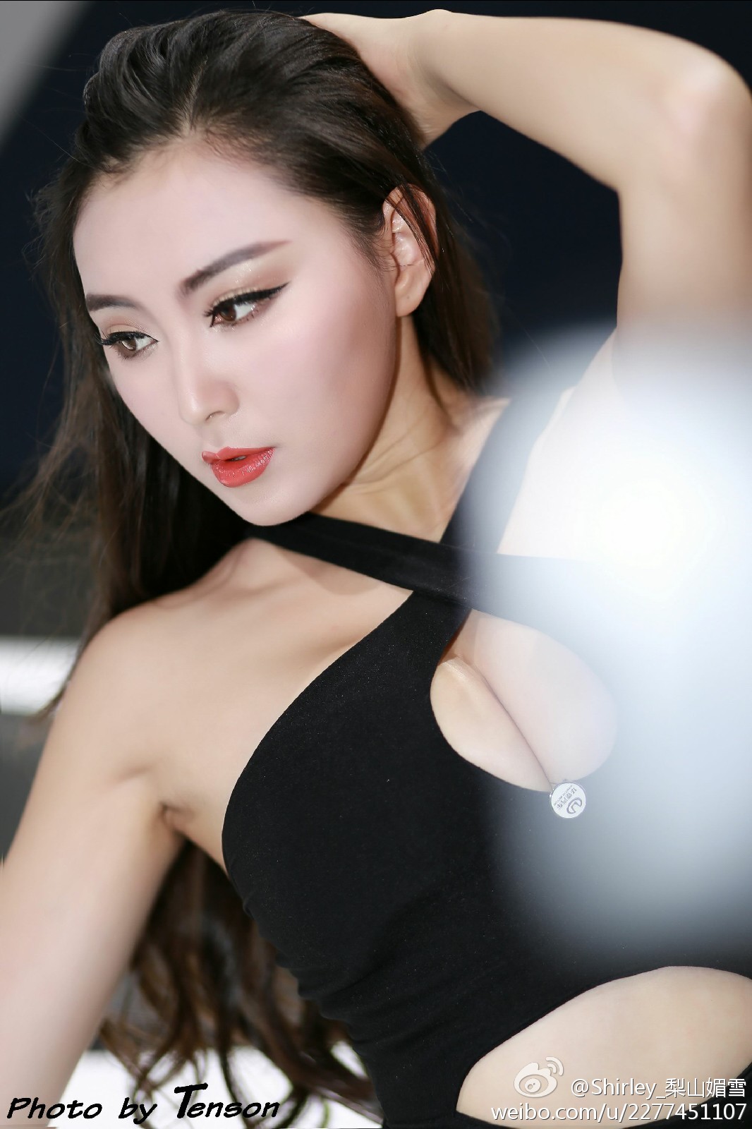 伍晓丽Shirley 车展妩媚写真图