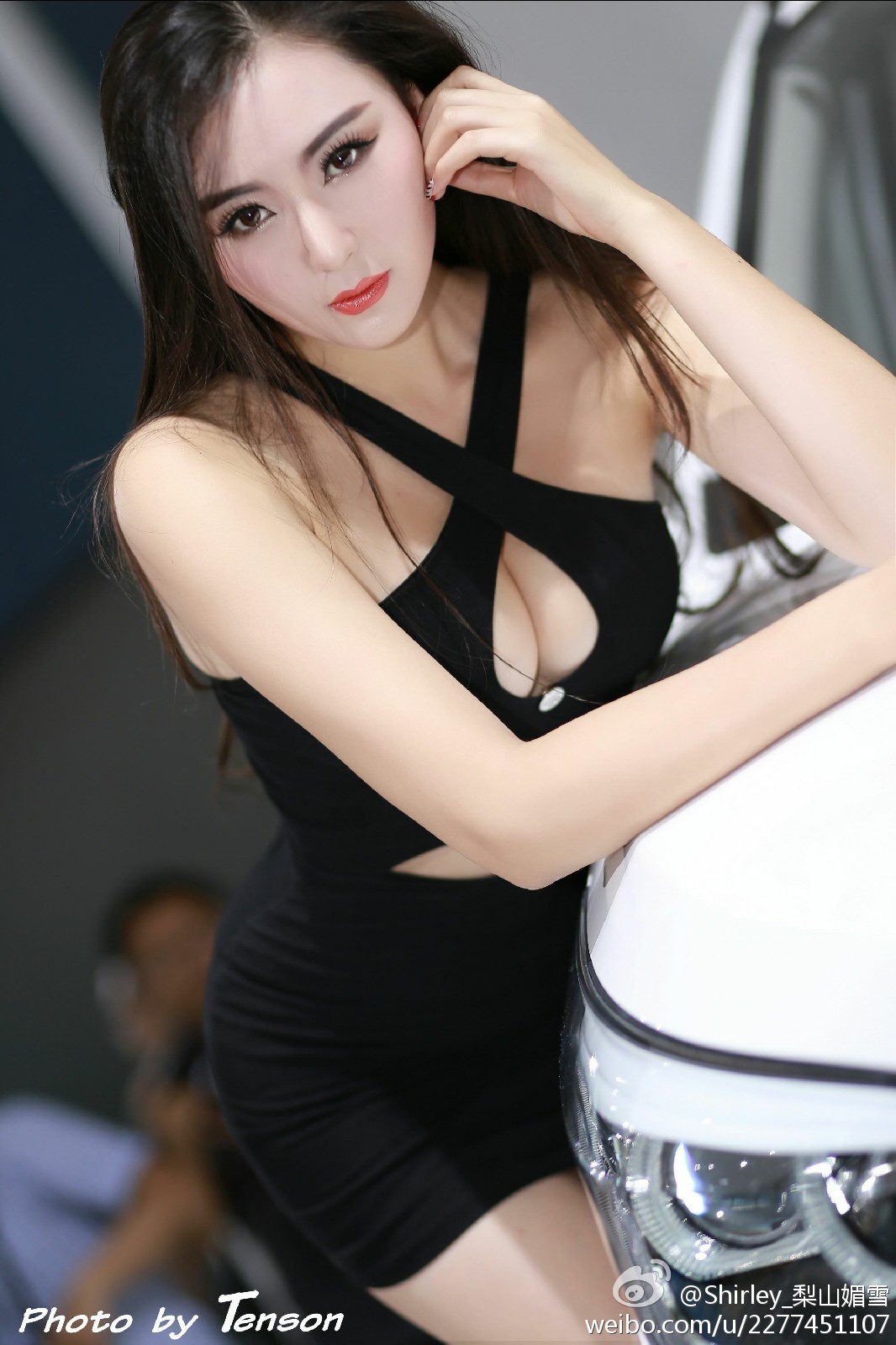 伍晓丽Shirley 车展妩媚写真图