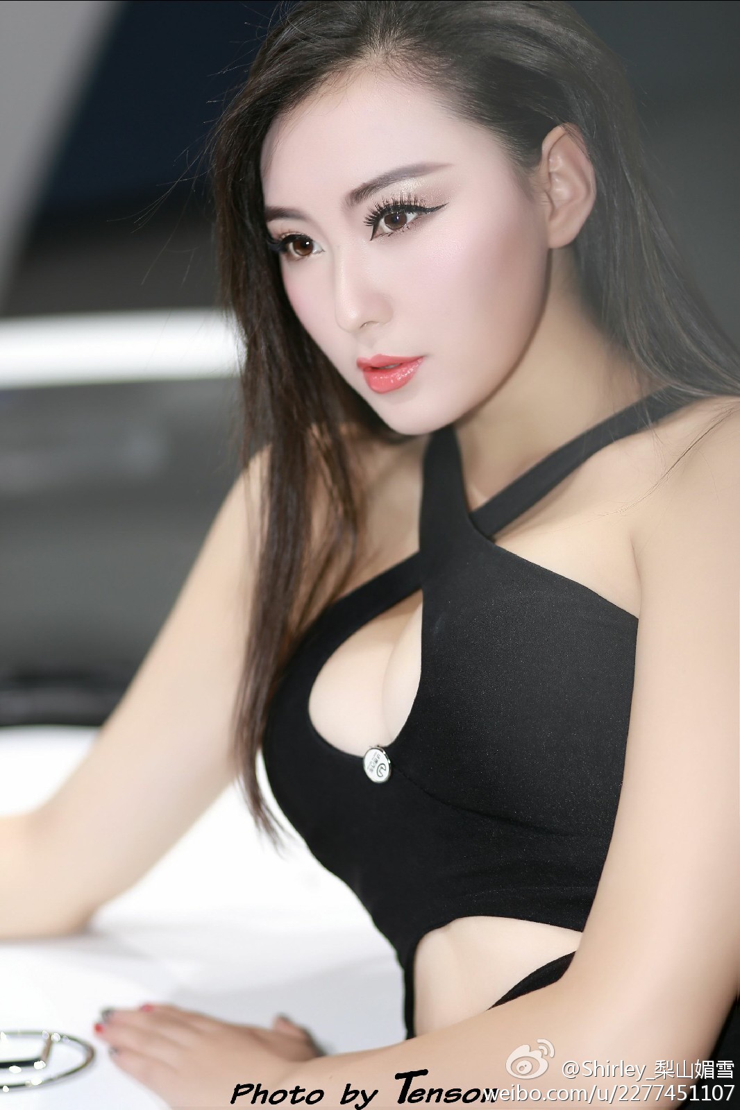 伍晓丽Shirley 车展妩媚写真图