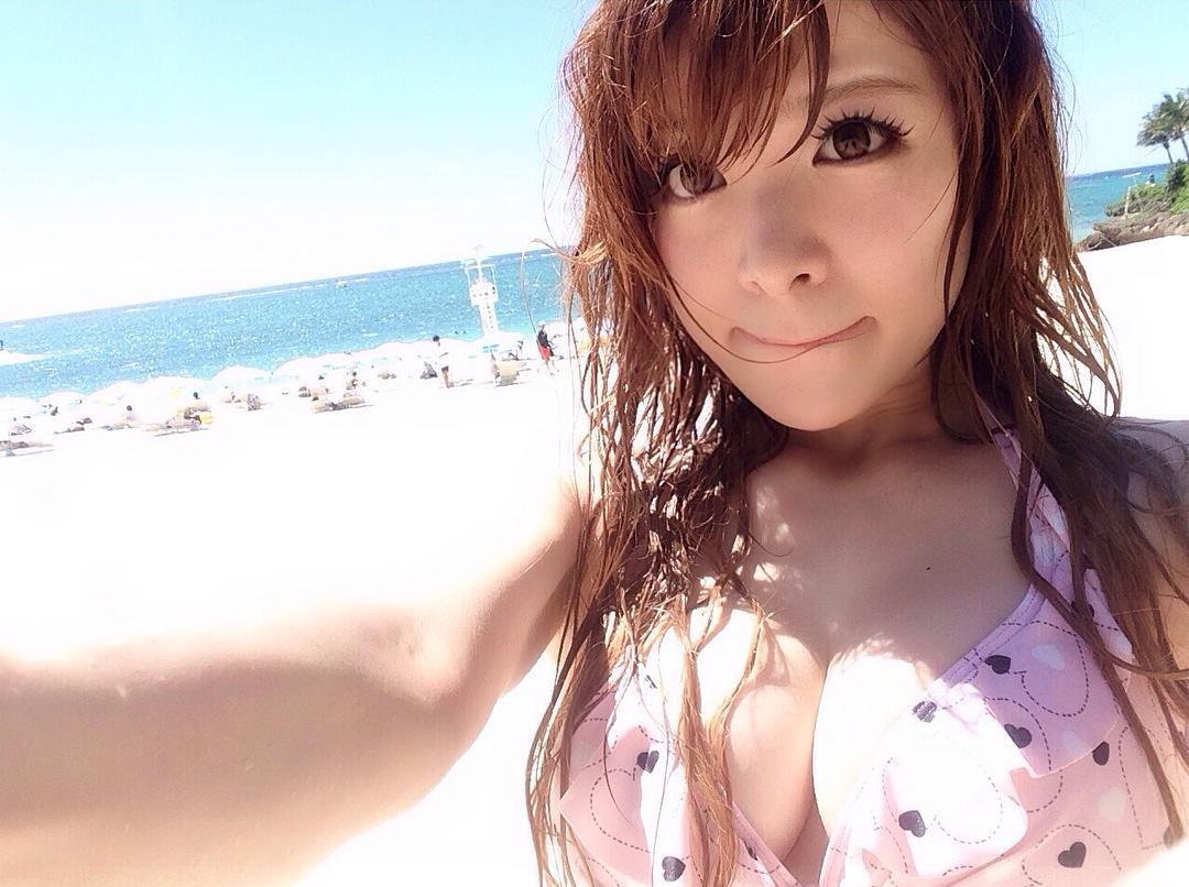 高木里代子 E杯比基尼身姿的钢琴爵士乐