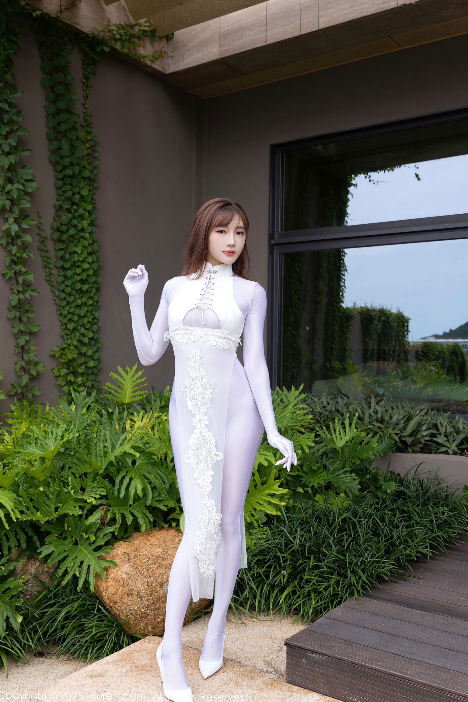 XiuRen秀人网 陆萱萱 纯欲白丝连体旗袍 户外与室内私房性感美臀诱惑写真