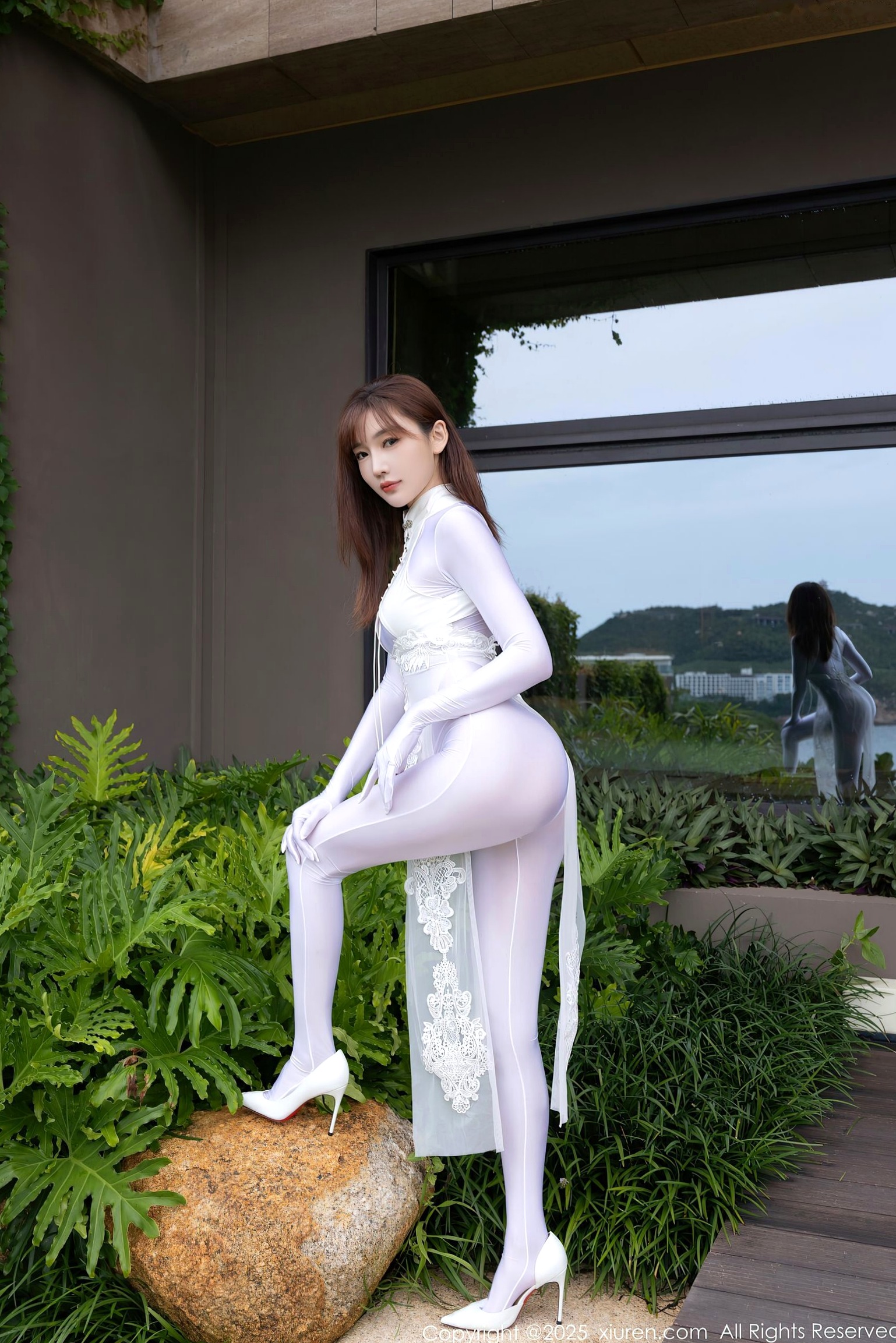 XiuRen秀人网 陆萱萱 纯欲白丝连体旗袍 户外与室内私房性感美臀诱惑写真